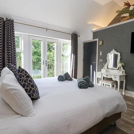 Waters Edge Lock View 펜션 스킵턴