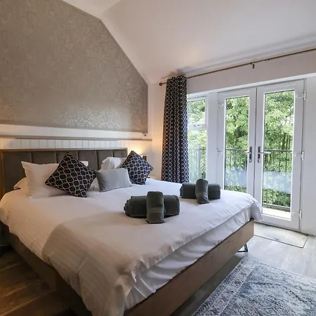 Waters Edge Lock View 펜션 스킵턴