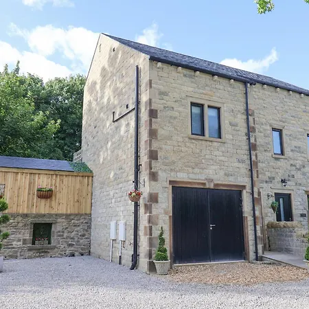 Waters Edge Lock View * 스킵턴