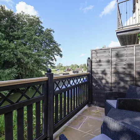 Waters Edge Lock View סקיפטון