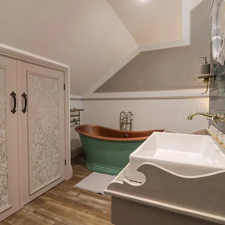 Waters Edge Lock View