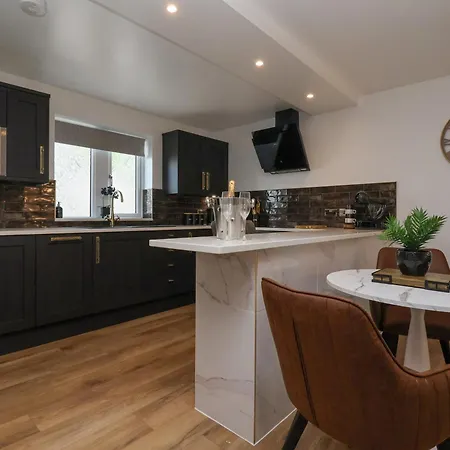 בית נופש Waters Edge Lock View סקיפטון