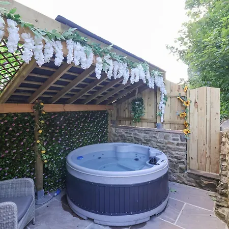 Waters Edge Lock View