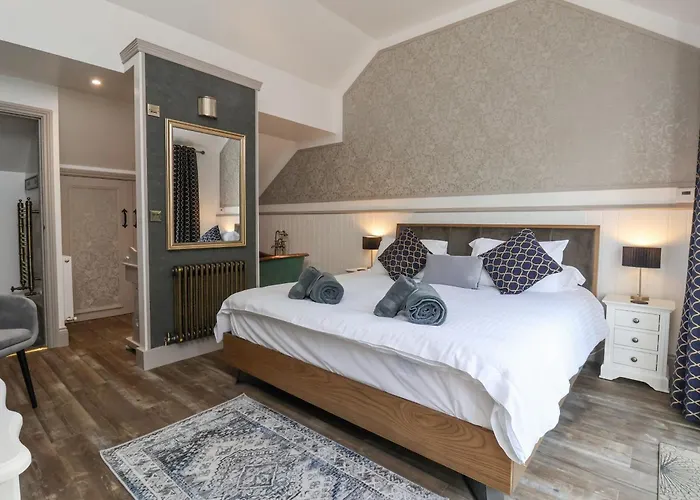 Waters Edge Lock View 스킵턴