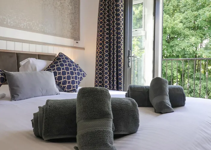 Waters Edge Lock View 펜션